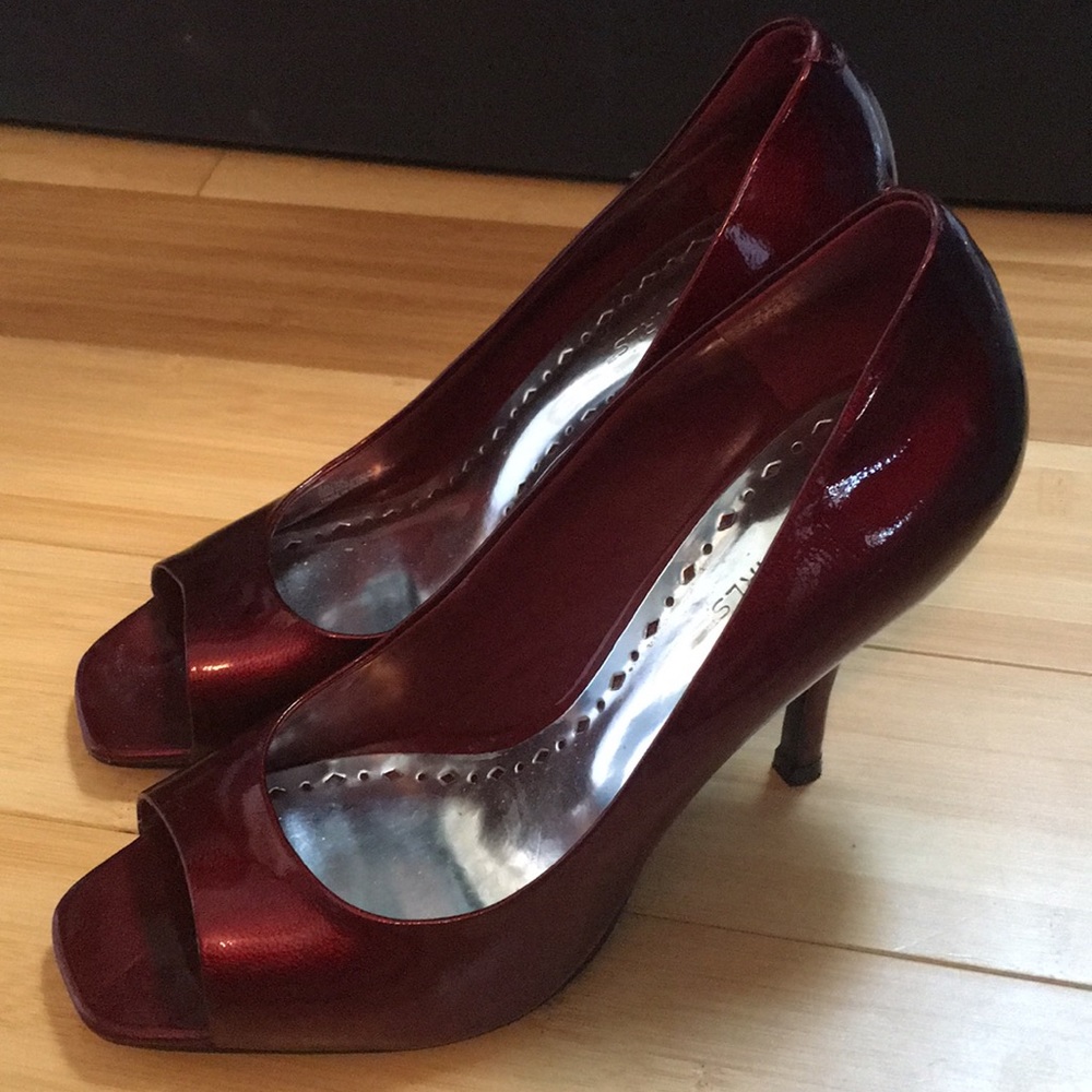 BCBGirls Ruby Red Pumps/ size 8 / 4 in. heel